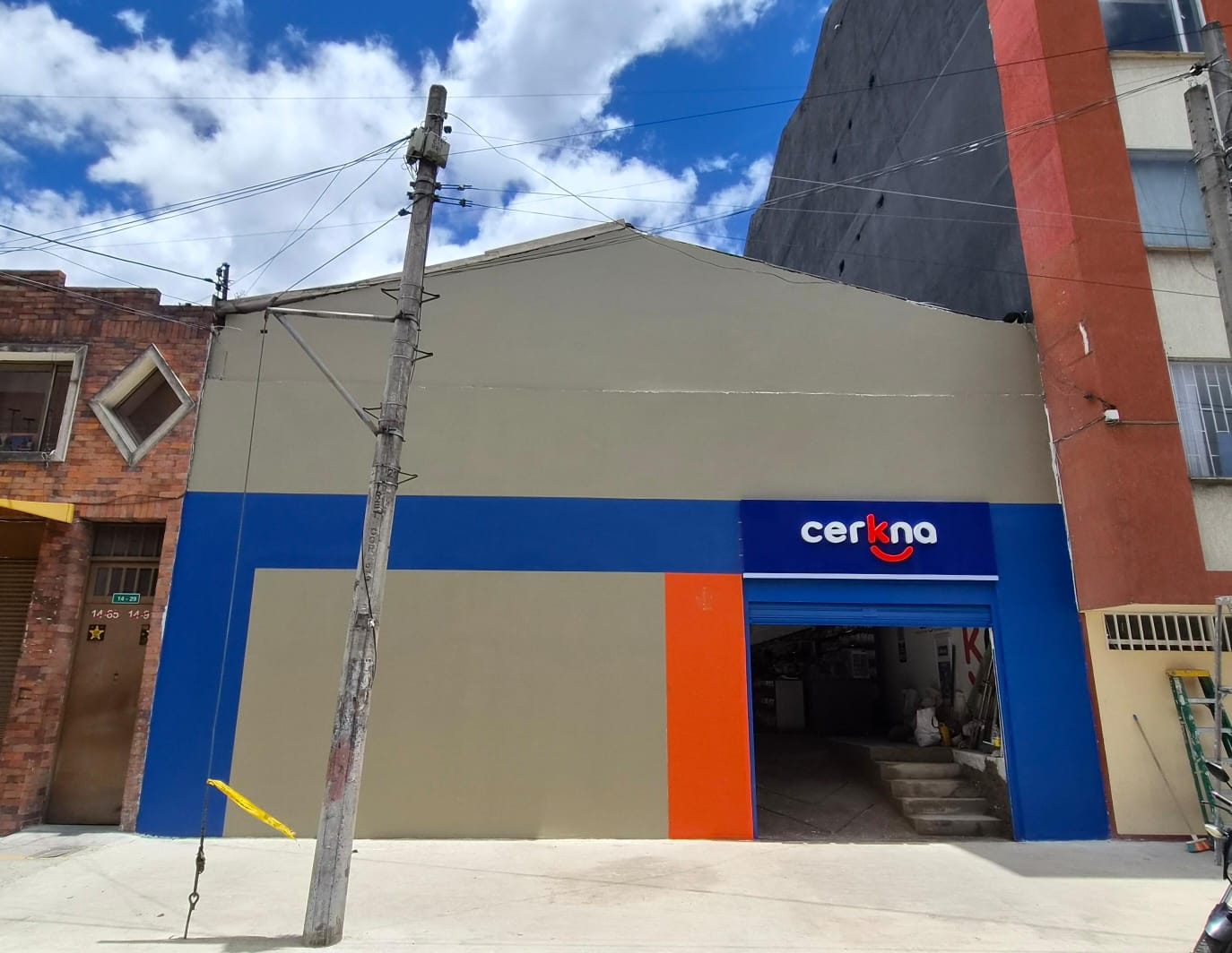 Fachada de la tienda Cerkna del Restrepo